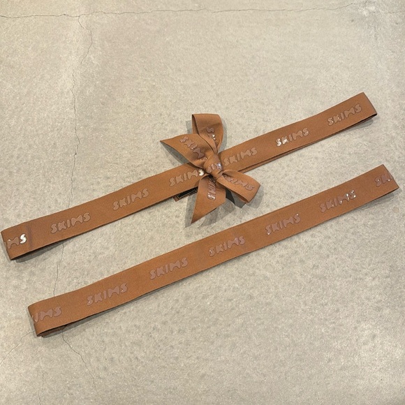 SKIMS BOW RIBBON WITH VELCRO REUSABLE - Picture 2 of 3